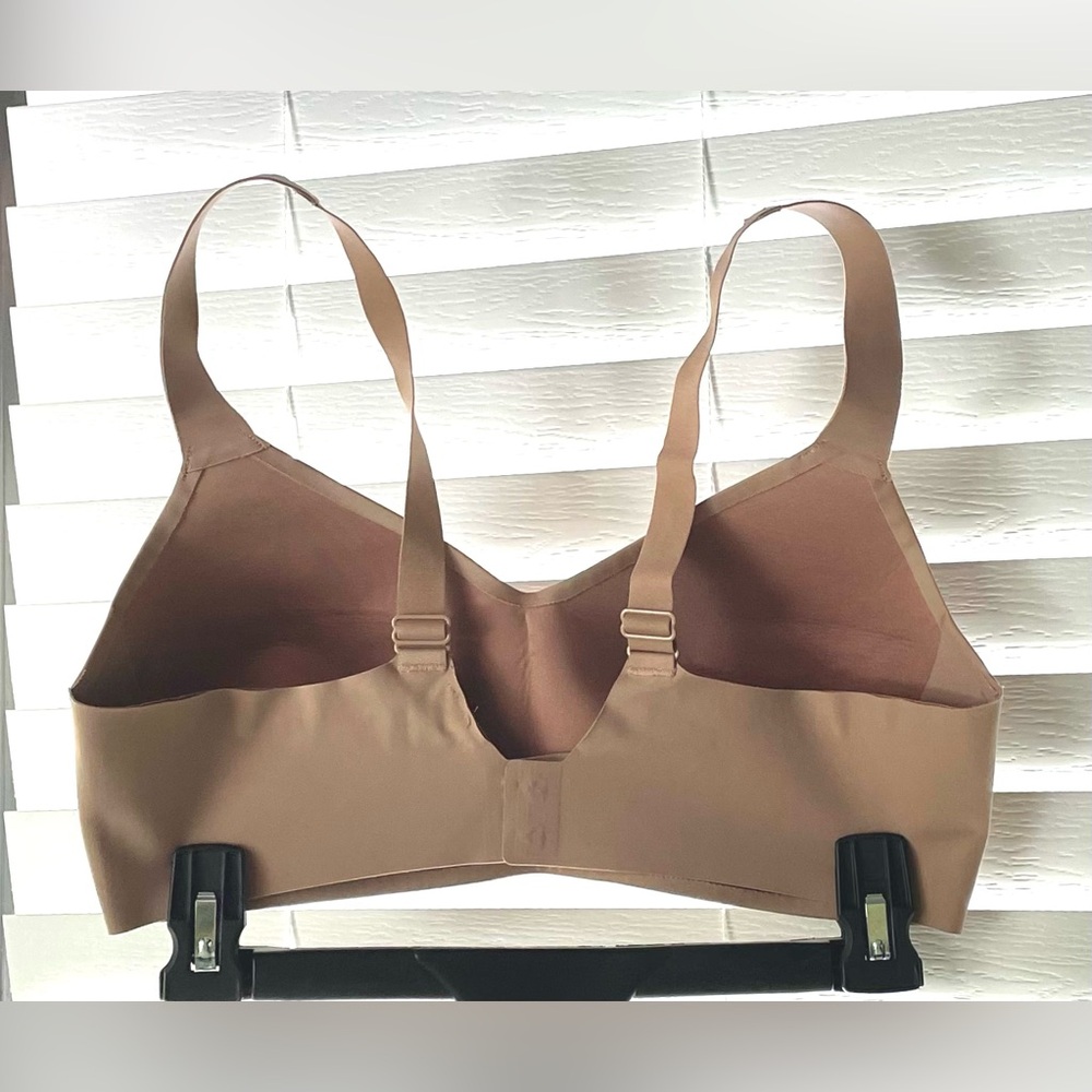 LULULEMON Bra - Size 36D - Wireless - Med Support - Lightly Lined - Beige - Picture 2 of 5